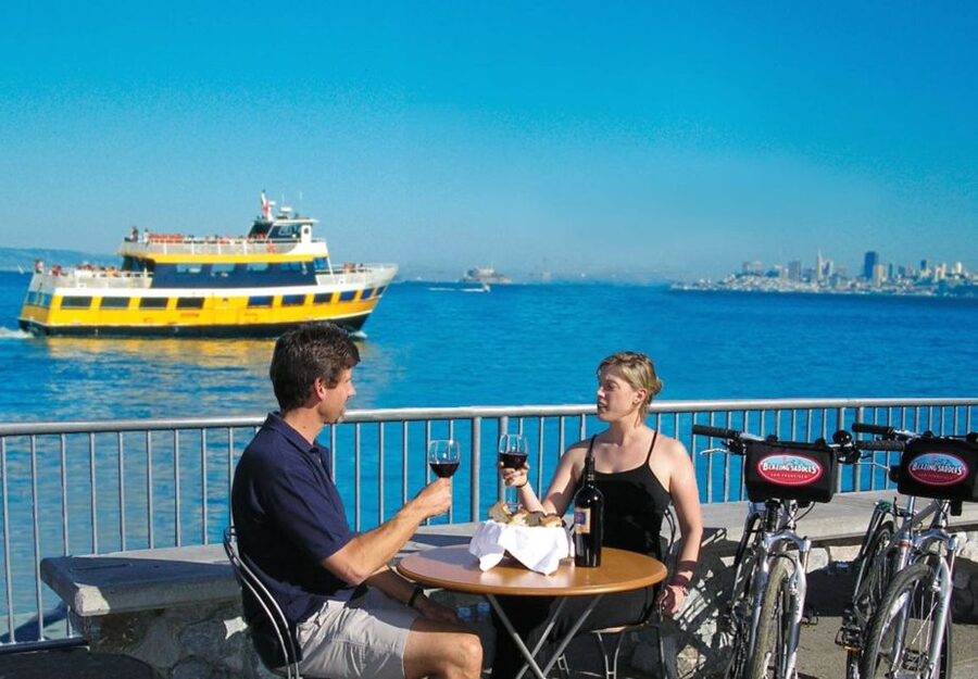 San Francisco: Golden Gate Bridge to Sausalito Bike Tour - Aquatic Park, Fort Mason, and the Marina