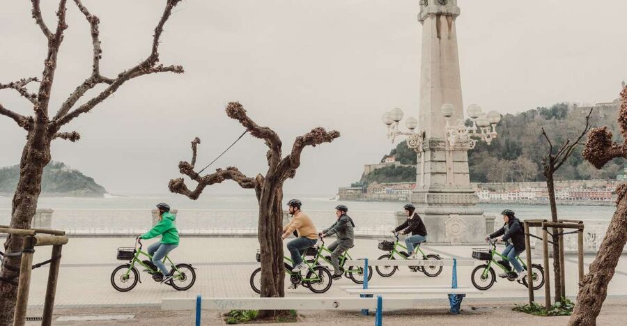 San Sebastian: Guided E-Bike Tour - La Concha Bay and Miramar Palace