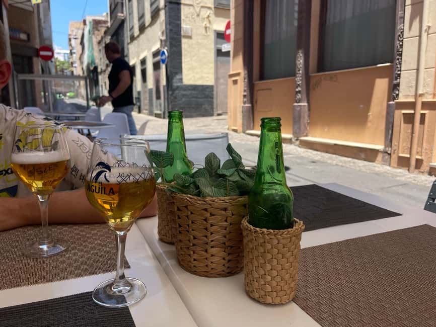 Santa Cruz guided bike tour 1,5 hour + Tapas - Castillo Negro, the Carnival mosaic, and Cabildo Insular