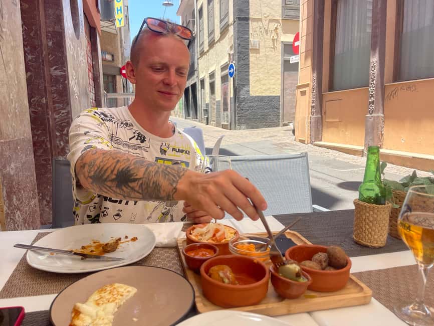 Santa Cruz guided bike tour 1,5 hour + Tapas - Plaza de la Candelaria and the city center