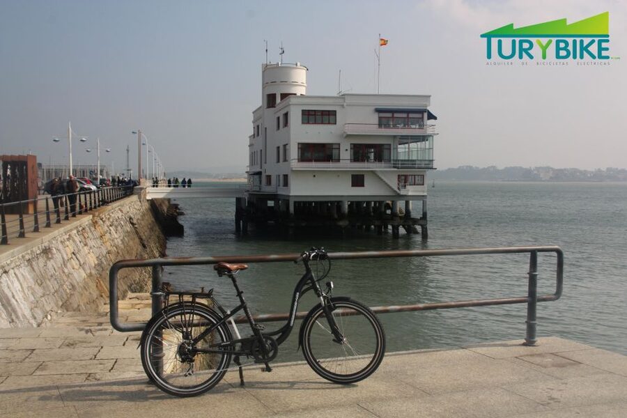 Santander: Guided Tour by Electric Bike - What the guide adds to the ride