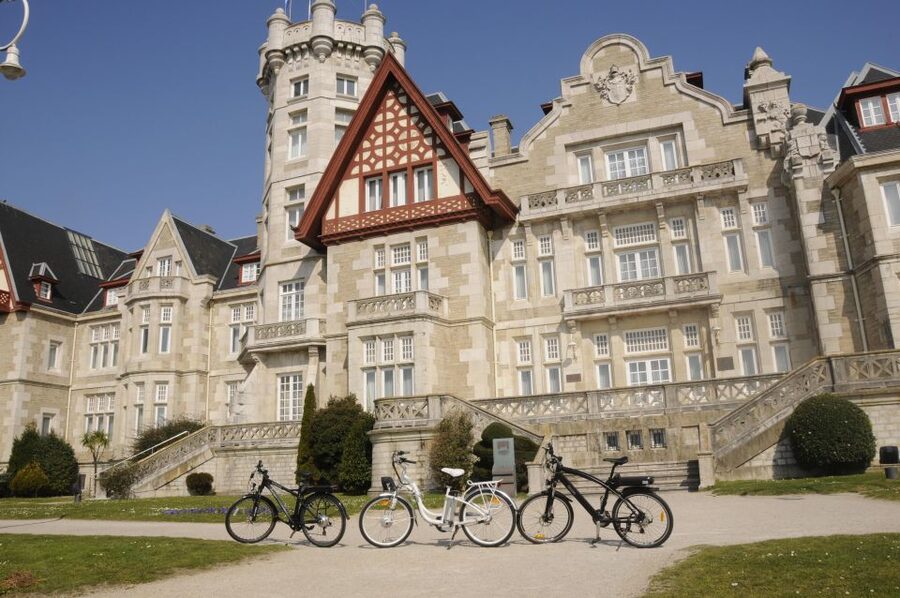Santander: Guided Tour by Electric Bike - Santander Cathedral, Christ Church, and the first city views