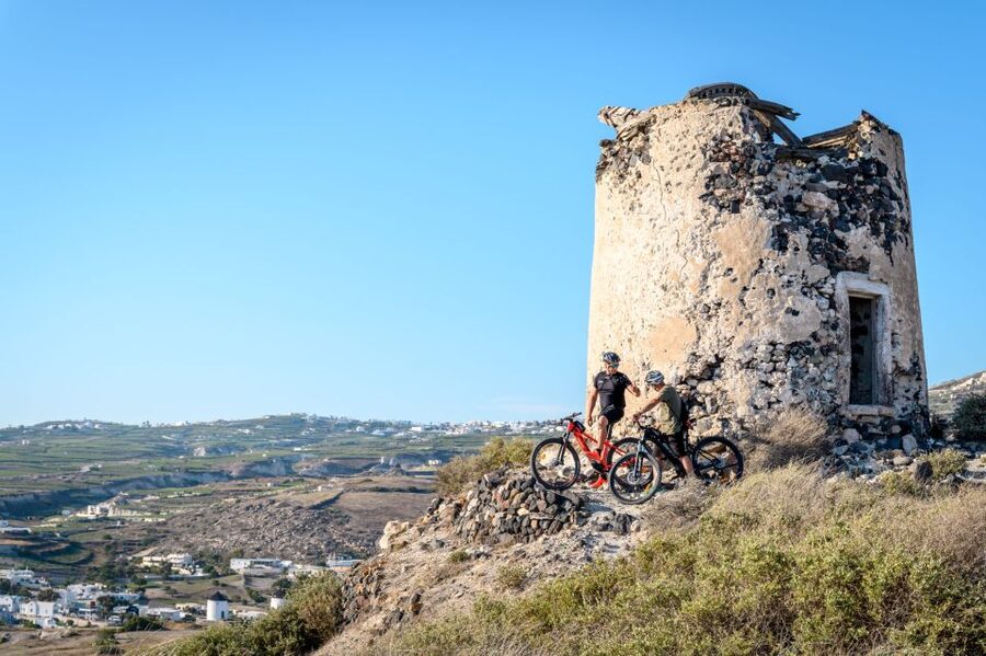 Santorini e-bike guided tours - Starting in Perissa
