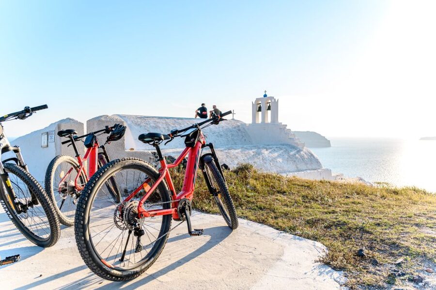 Santorini e-bike guided tours - Afternoon timing and sunset light