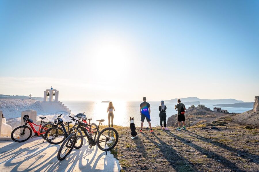 Santorini e-bike guided tours - A six-person group changes the ride