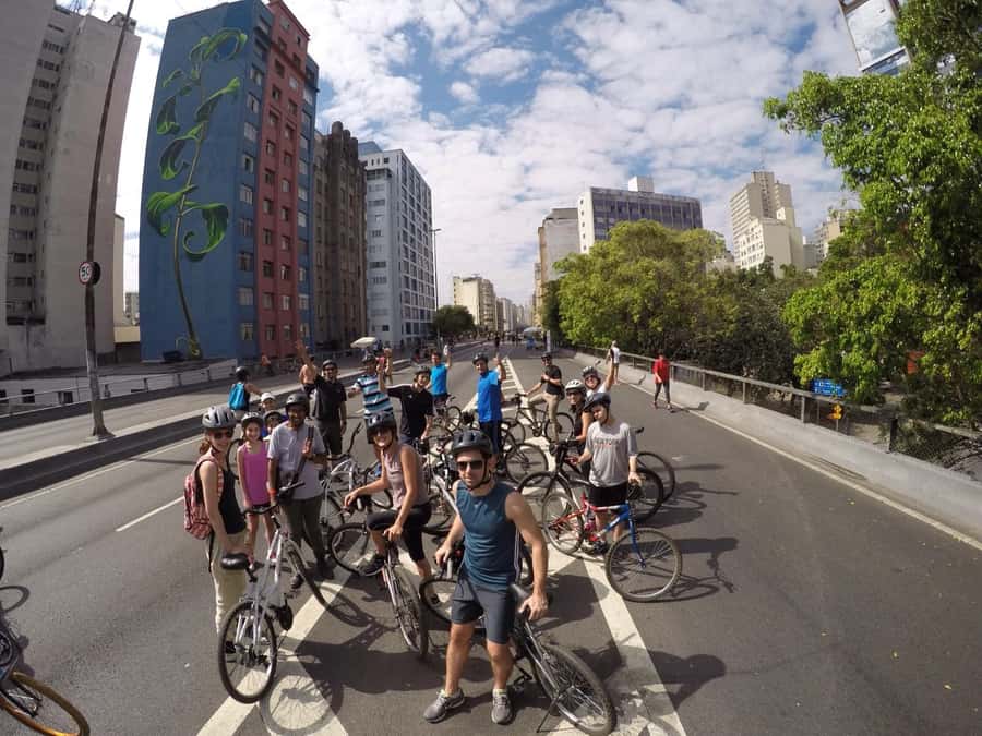 São Paulo: Downtown Historical Bike Tour - Trianon Park and Augusta Park bring breathing room