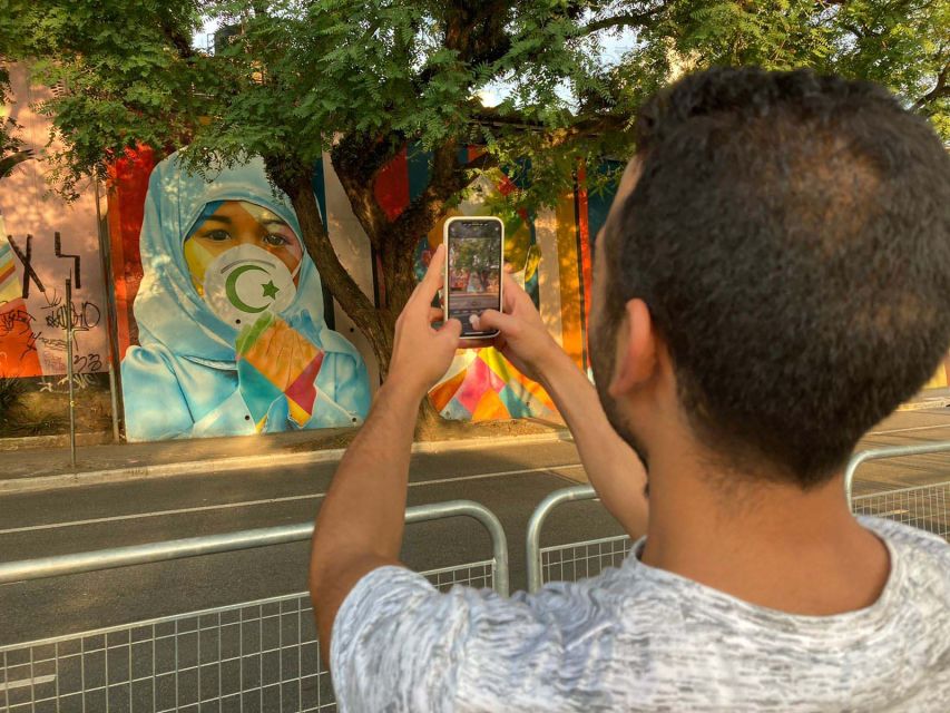 São Paulo: Street Art Bike Tour - Languages, group size, and practical fit