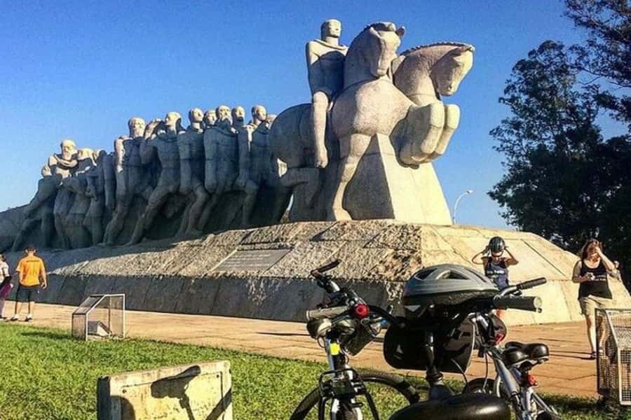 Sao Paulo: The Coolest Urban Scenes Bike Tour - What the guides add to the ride