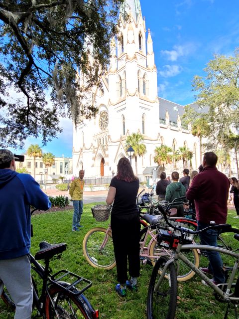 Savannah: Historical Bike Tour with Tour Guide - Starting on East Broughton Street