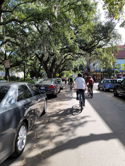 Savannah: Historical Bike Tour with Tour Guide - Architecture, trees, and the changing city