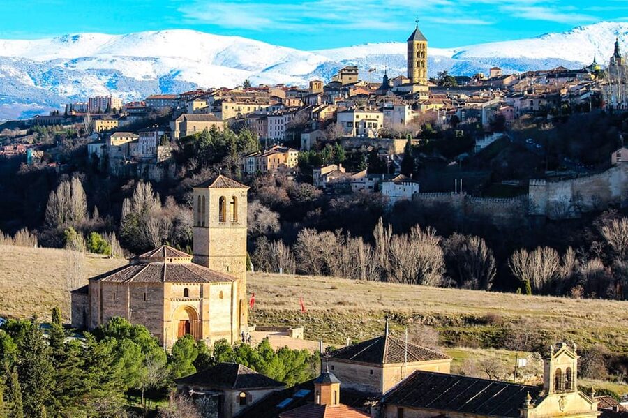 Segovia: guided route on an electric bicycle (ebike) - The Cathedral, Aqueduct viewpoint, and a local aperitif