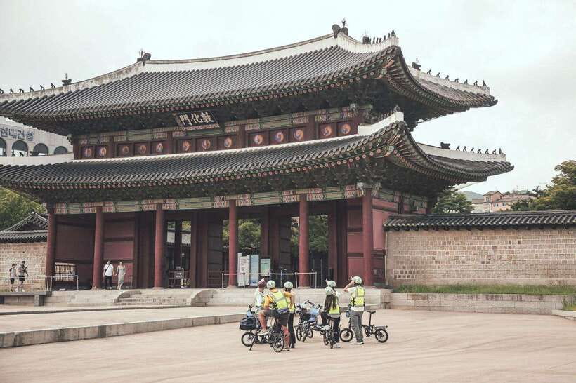 Seoul: Afternoon Ebike tour and "Happy Hour" food and drinks - Changdeokgung Palace without a rushed palace visit