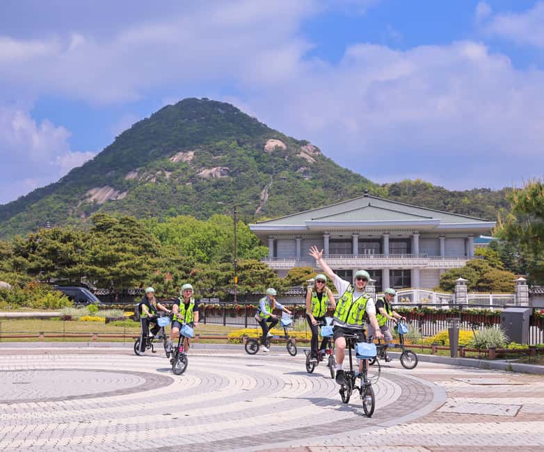 Seoul: City Highlights eBike Tour - Gyeongbokgung Palace in a short visit