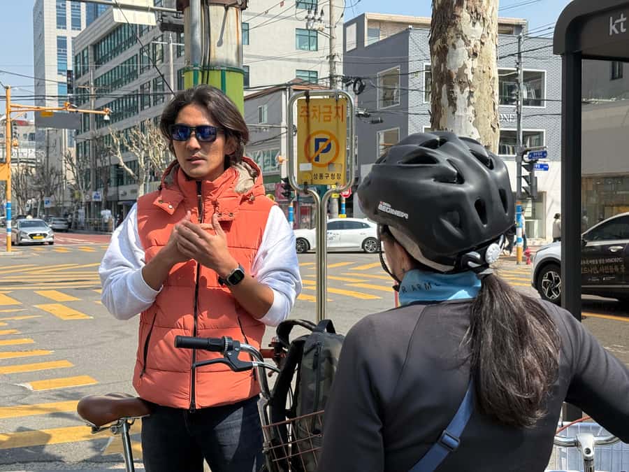 Seoul: Urban Nature Bike Tour along Han River - Bicycles, Fitness, and Family Suitability