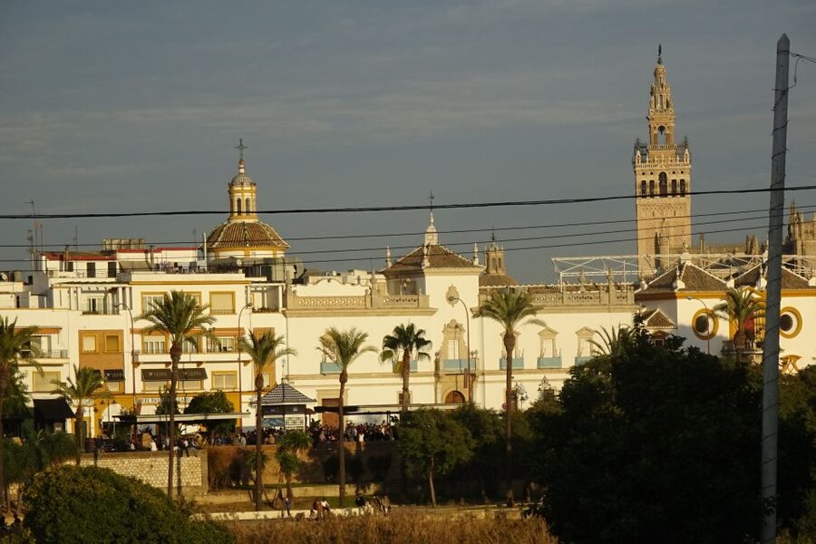 Seville: 2.5-Hour Evening Electric Bike Tour - Cathedral, Alcázar, and the old city after dark