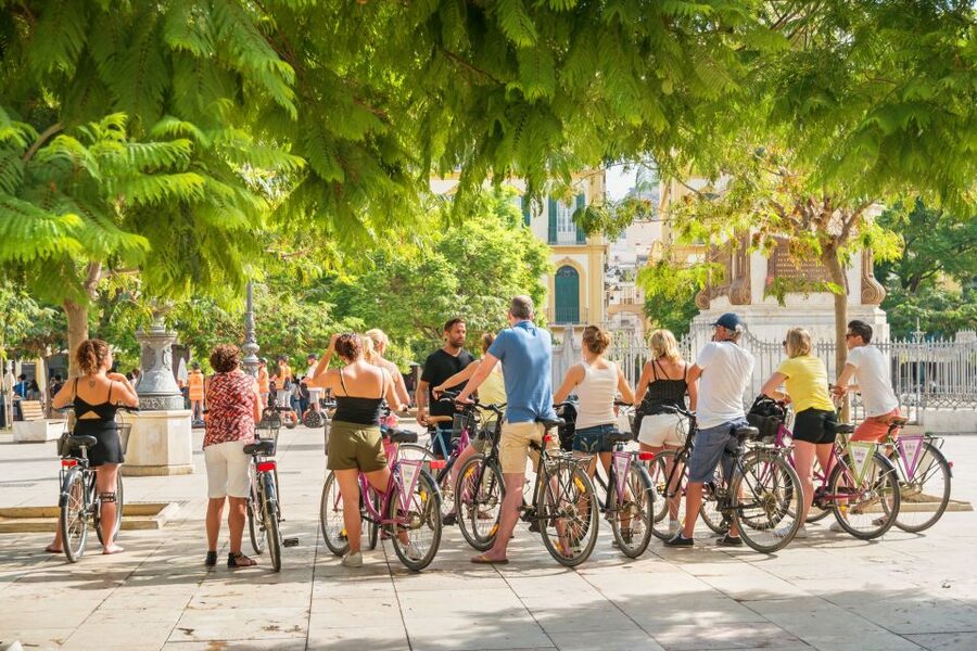 Seville City Bike Tour: Top Seville's Monuments - Cathedral and Alcázar: famous sights from the outside
