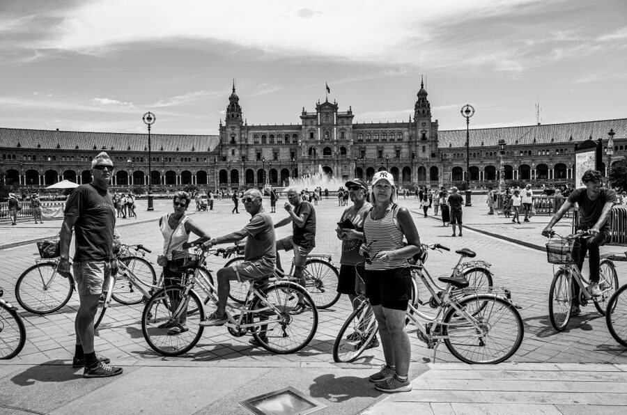 Seville: City Sightseeing and Local Culture Bike Tour - María Luisa Park and Plaza de España