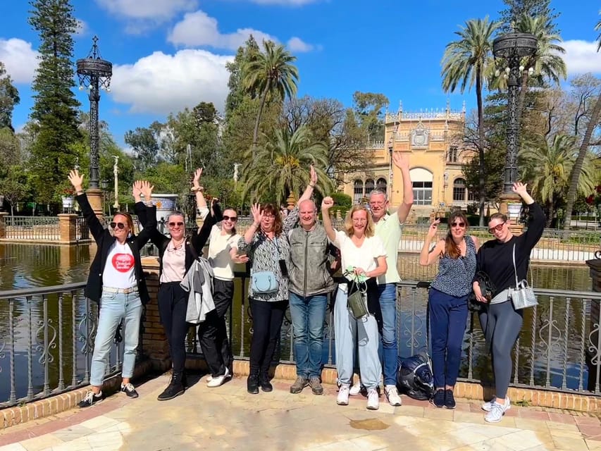 Seville: Dutch Cycling Highlights Tour with local guide - Torre del Oro and the river route