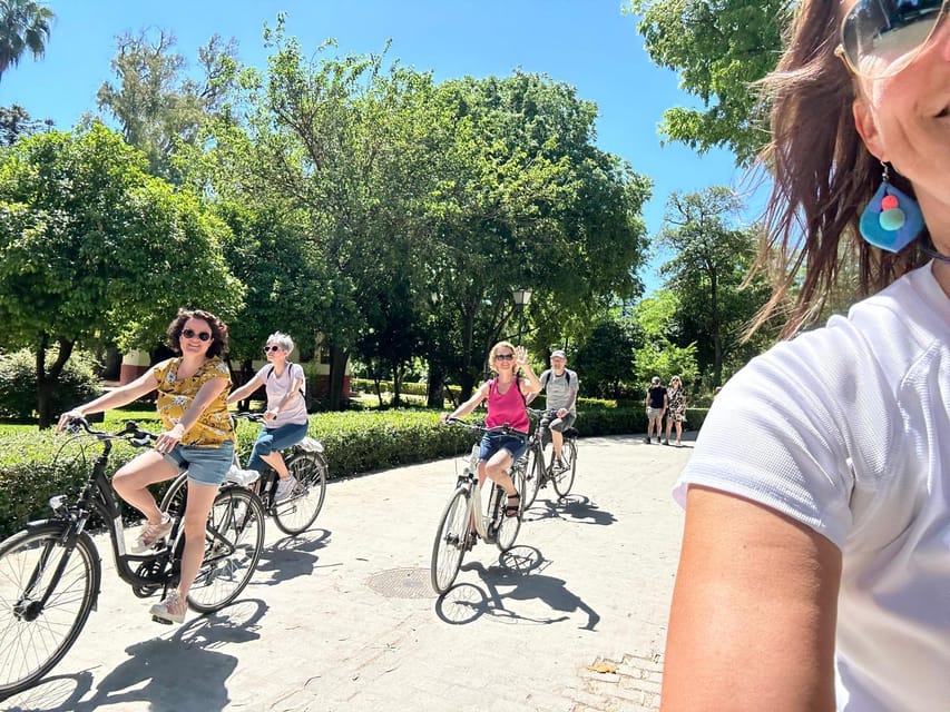 Seville: Dutch Cycling Highlights Tour with local guide - Plaza de España: a major photo stop