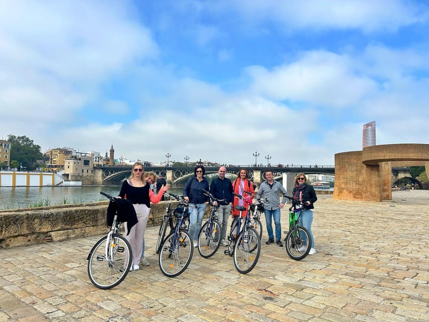 Seville: Dutch Cycling Highlights Tour with local guide - La Giralda and the cathedral: Seville’s grand first impression