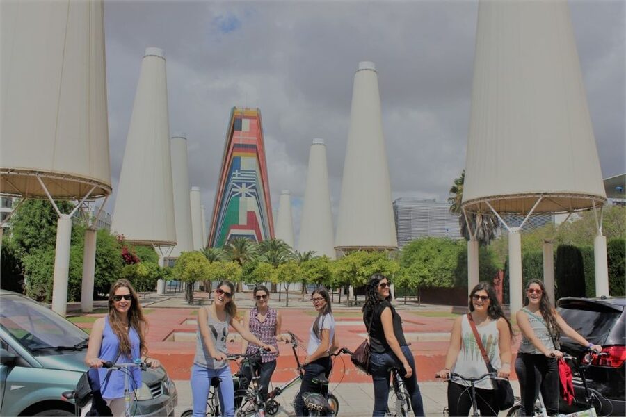 Seville: Highlights Bike Tour with Local Guide - Crossing into Triana and following the Guadalquivir