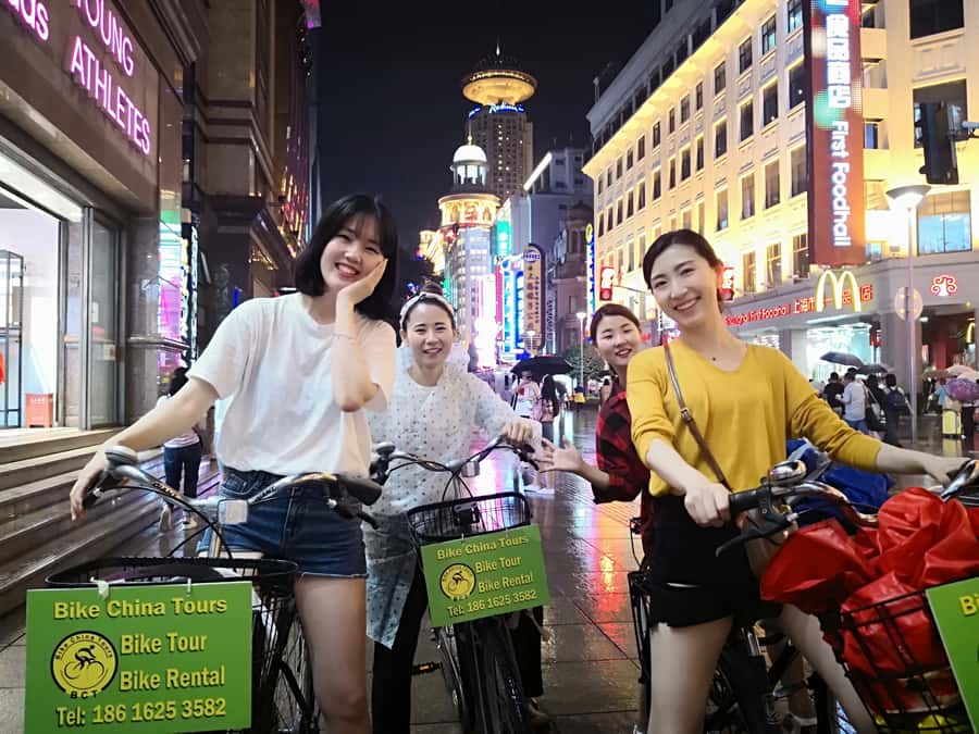 Shanghai: 4-Hour Nightlife Adventure & Tasting Bike Tour - Why Shanghai works so well after dark