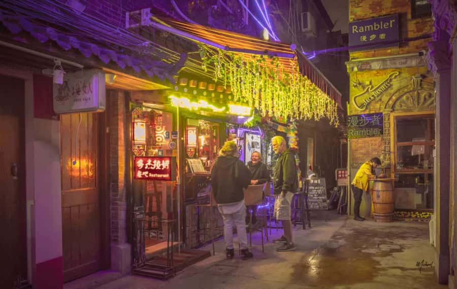 Shanghai: 4-Hour Nightlife Adventure & Tasting Bike Tour - The guide can shape the whole evening