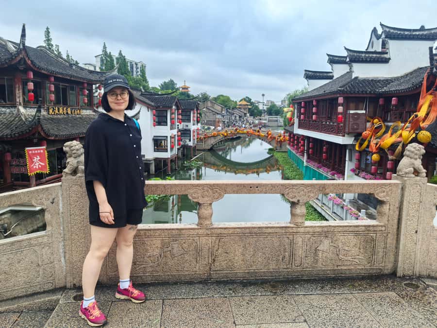 Shanghai Must-See and Foodie Test Bike Tour( Day & Night) - Crossing Shanghai’s old city by bike