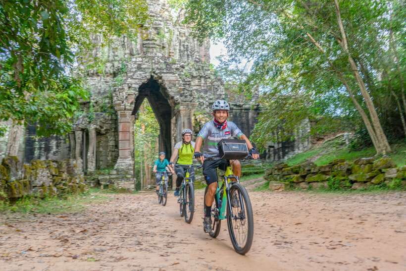 Siem Reap: Angkor Sunset Bike & Boat Tour /E-Bike Available - Why this Angkor tour feels different