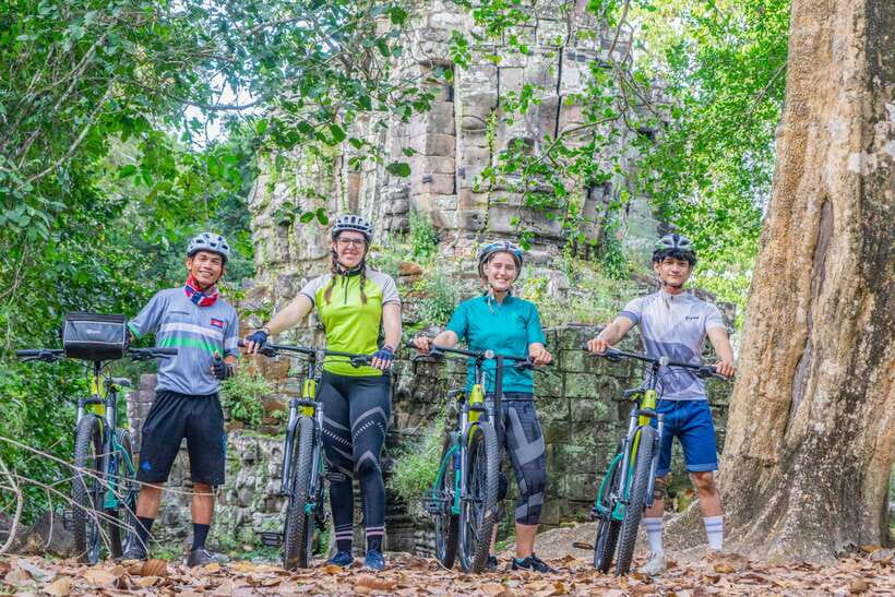 Siem Reap: Angkor Sunset Bike & Boat Tour /E-Bike Available - How demanding is the cycling?