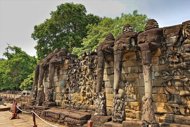 Siem Reap: Angkor Wat Sunrise Bike Tour & Jungle Breakfast - Bayon by bike and the face towers
