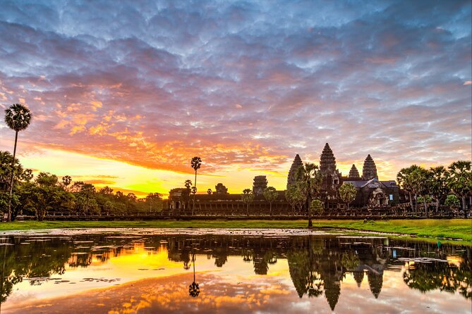 Siem Reap: Angkor Wat Sunrise Bike Tour & Jungle Breakfast - The early pickup and Angkor Wat sunrise