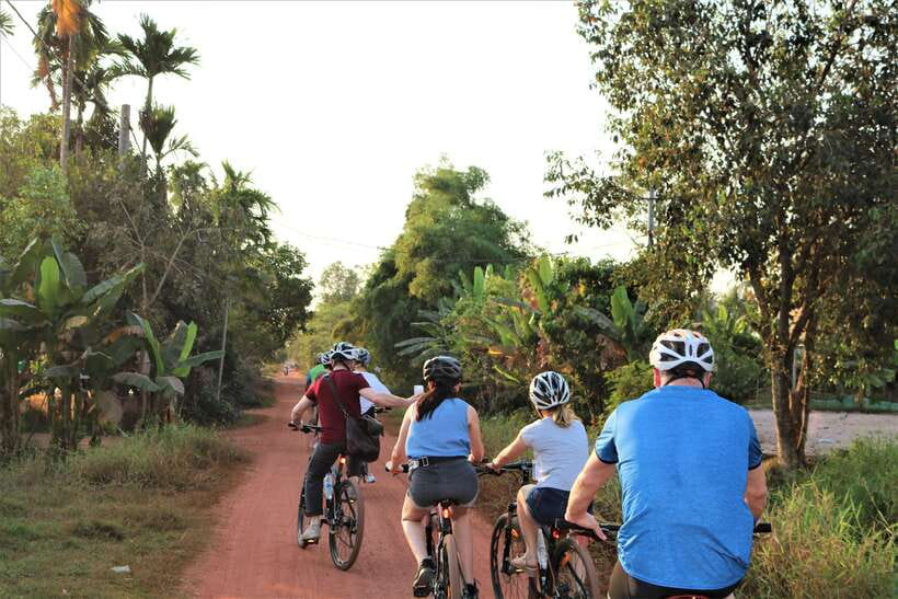 Siem Reap: Bike Rental - Following the wall of Angkor Thom