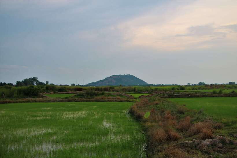 Siem Reap: Countryside Cycle and Local Village Life Tour - Leaving Siem Reap by bike