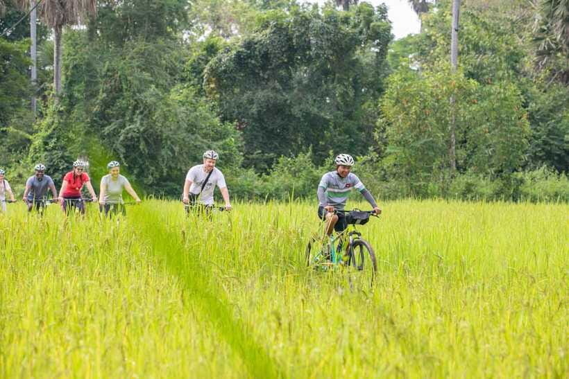 Siem Reap: Guided Countryside Bike Tour - The village market and local snacks