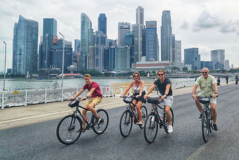 Singapore: Historical Half-Day Bike Tour - Public housing, markets, and ordinary city life