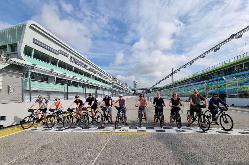 Singapore: Historical Half-Day Bike Tour - Marina Bay, the Merlion, and the modern city