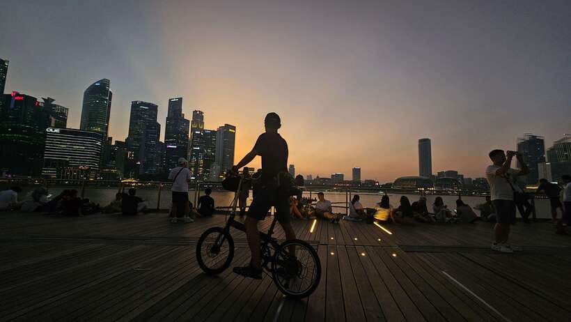 Singapore: Light to Night Bike Tour - Little India: a different side of the city