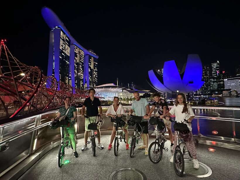 Singapore: Light to Night Bike Tour - Why the guides matter so much