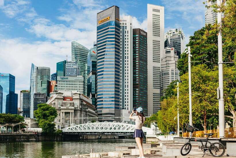 Singapore: Lion City Highlights Bike Tour - Formula One streets and Marina Bay