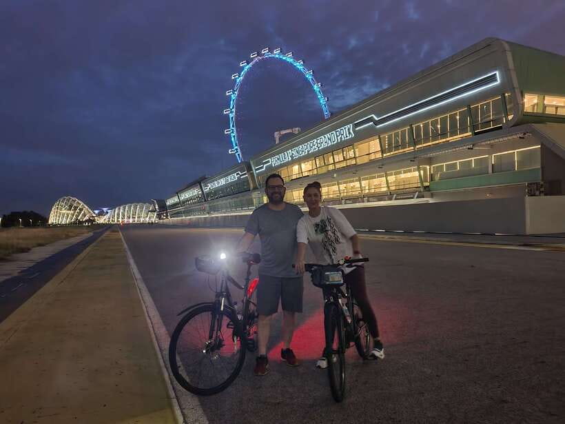 Singapore: Marina Bay Night Tour by Bicycle - Marina Bay Sands, Gardens by the Bay, and the Merlion