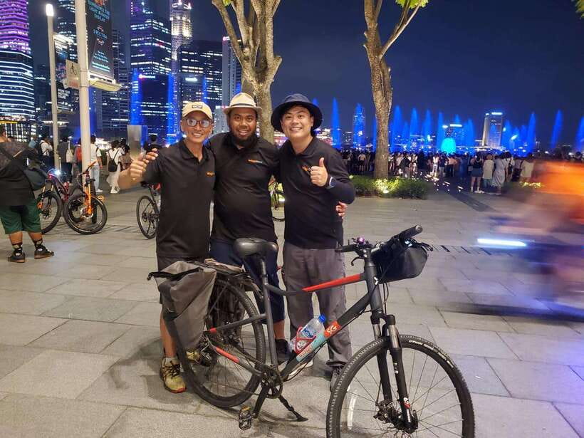 Singapore: Marina Bay Night Tour by Bicycle - Starting at Crawford Lane and Finding Your Bike