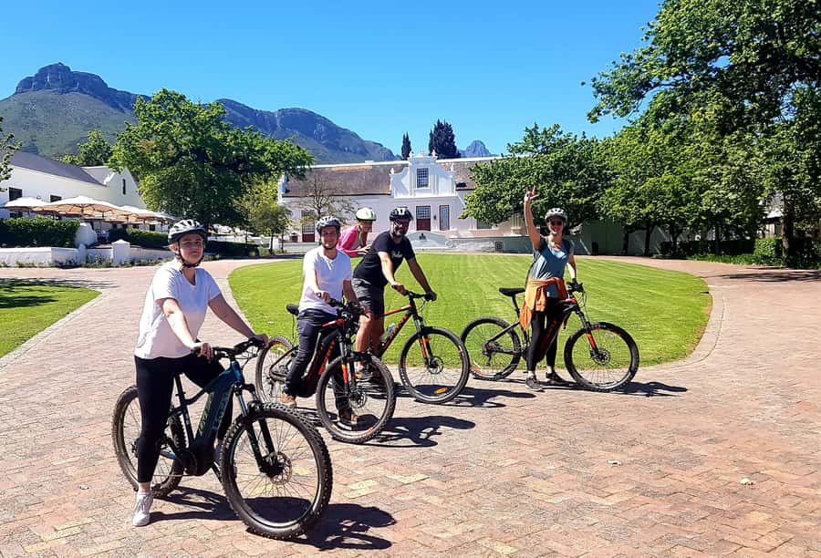 Stellenbosch: Historical Bike Tour & Wine Tasting - Historic Stellenbosch by bicycle