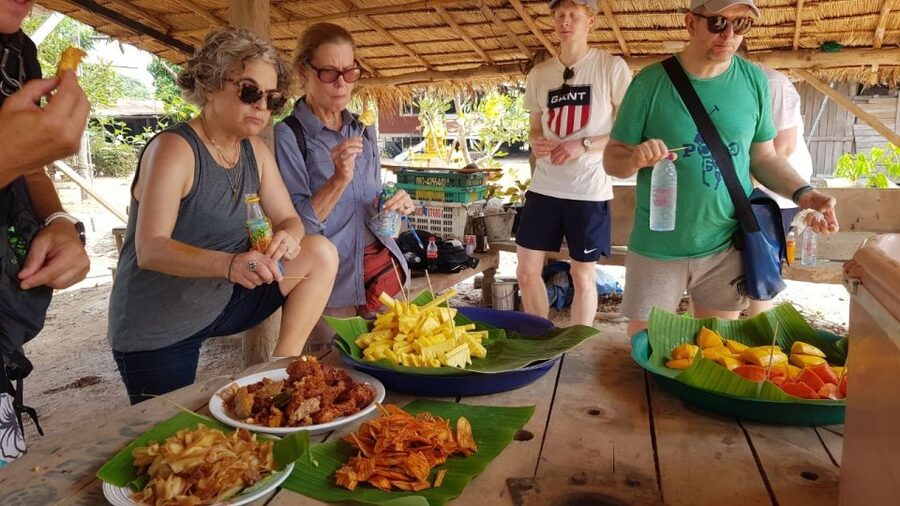 Sukhothai: Full-Day Historical Park Cycling Tour with Lunch - Homes, ceramics, and the human side of the tour