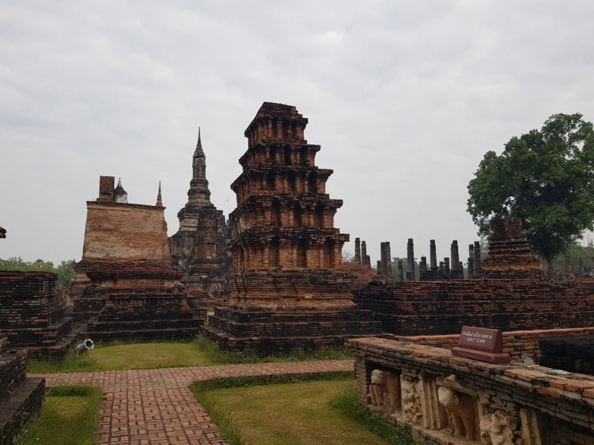 Sukhothai: Full-Day Historical Park Cycling Tour with Lunch - The morning pickup and bike setup