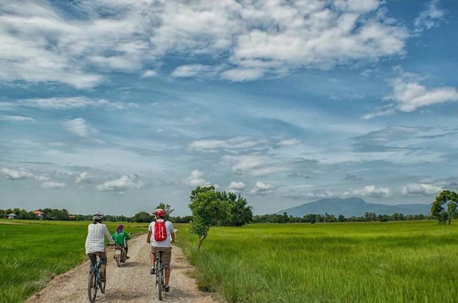 Sukhothai: Half-Day Countryside Bike Tour - Inside the local wood furniture workshop