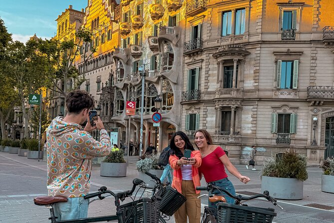 Sunrise Bike Tour: Barcelona Before the Crowds - Casa de les Punxes and Barcelona’s Modernist competition
