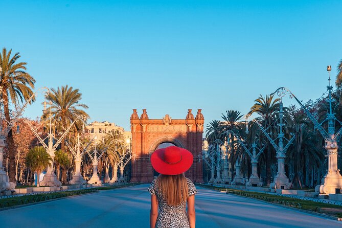 Sunrise Bike Tour: Barcelona Before the Crowds - Casa Batlló and its dragon-scale roof