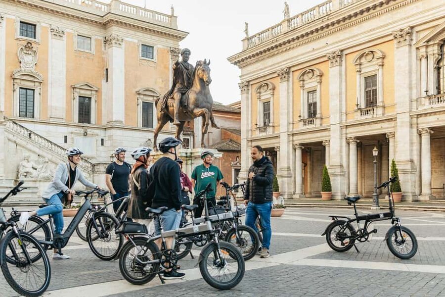 Sunrise in Rome: Small Group E-Bike Tour & Italian breakfast - Sunrise views from Campidoglio Hill