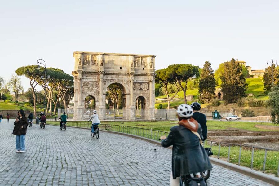 Sunrise in Rome: Small Group E-Bike Tour & Italian breakfast - Piazza di Spagna and the Spanish Steps